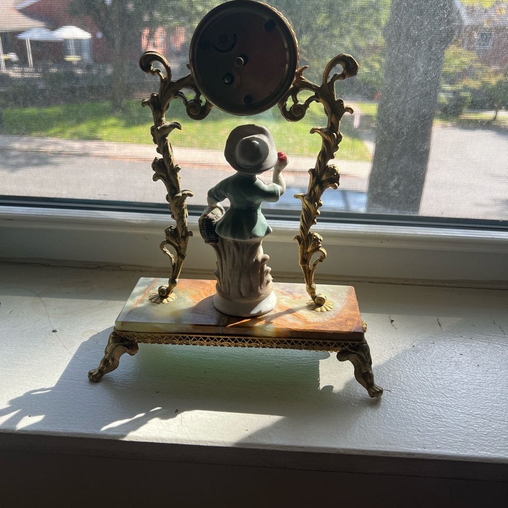 Vintage America Gold and Cream Figurine Clock - Picture 3 of 8